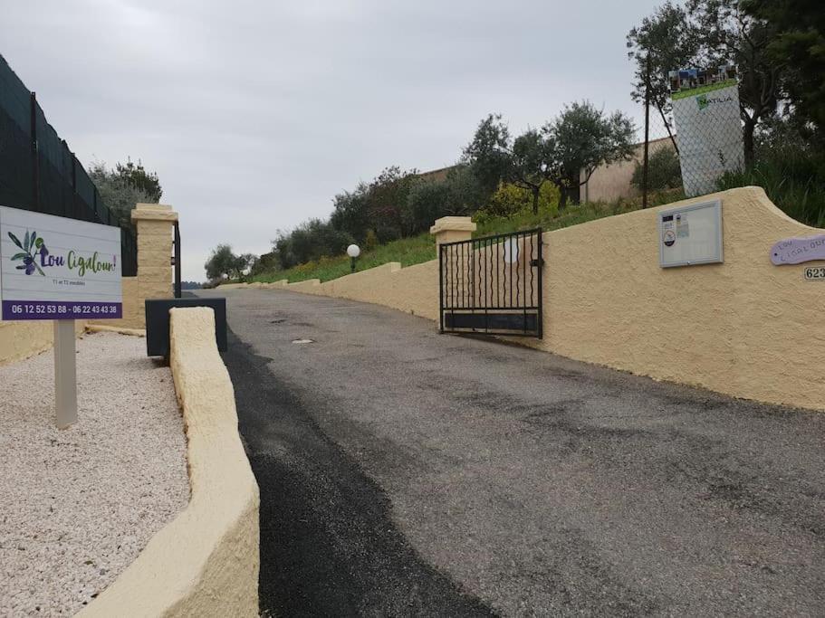 Residence Lou Cigaloun - Ana Location Gréoux-les-Bains Εξωτερικό φωτογραφία
