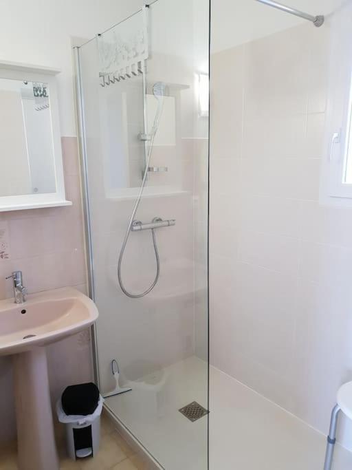 Residence Lou Cigaloun - Ana Location Gréoux-les-Bains Εξωτερικό φωτογραφία